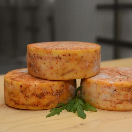 Жирный коровий сыр Баньяни (с паприкой)
